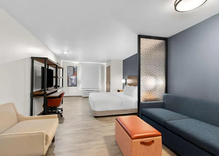 Everhome Sports Entertainment District By Choice Hotel Glendale