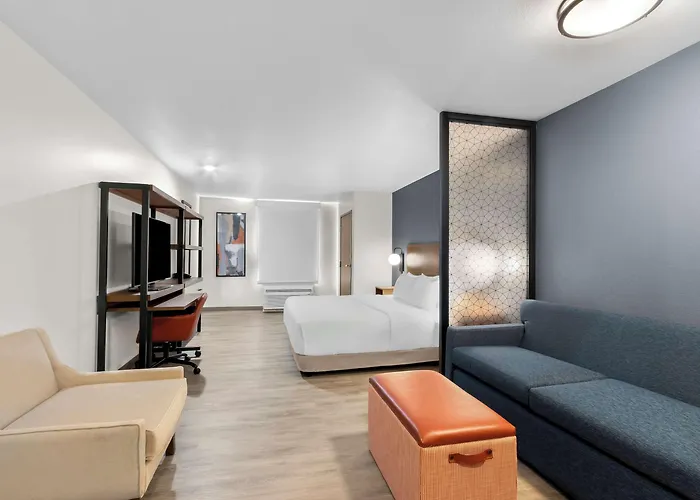 Everhome Sports Entertainment District By Choice Hotel